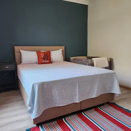 1 Hotel *