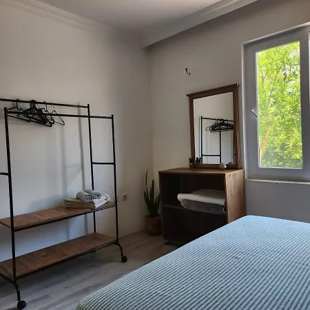 1 Hotel *